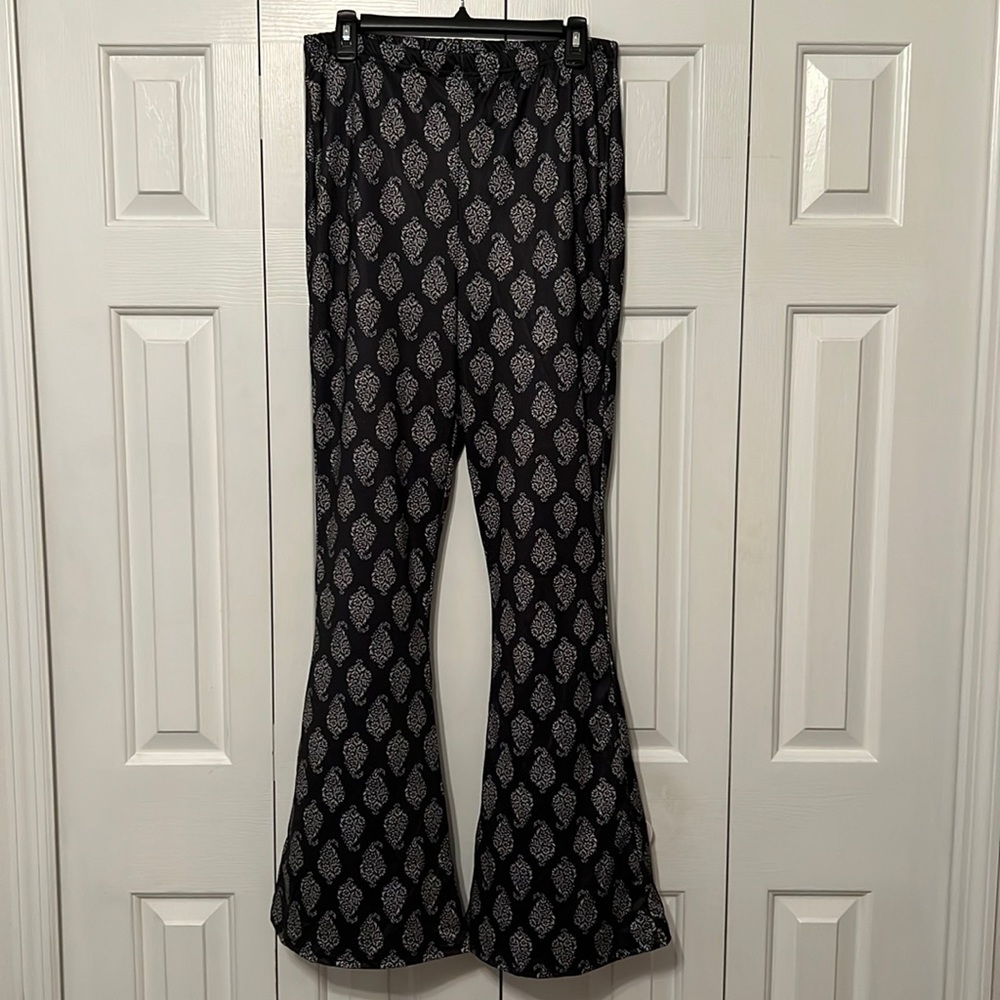 Nasty Gal Plus Paisley Flare. Size US 14.